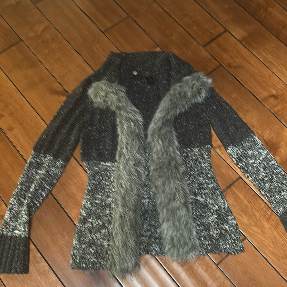 Women’s gray and cream long sweater with fur collar size M